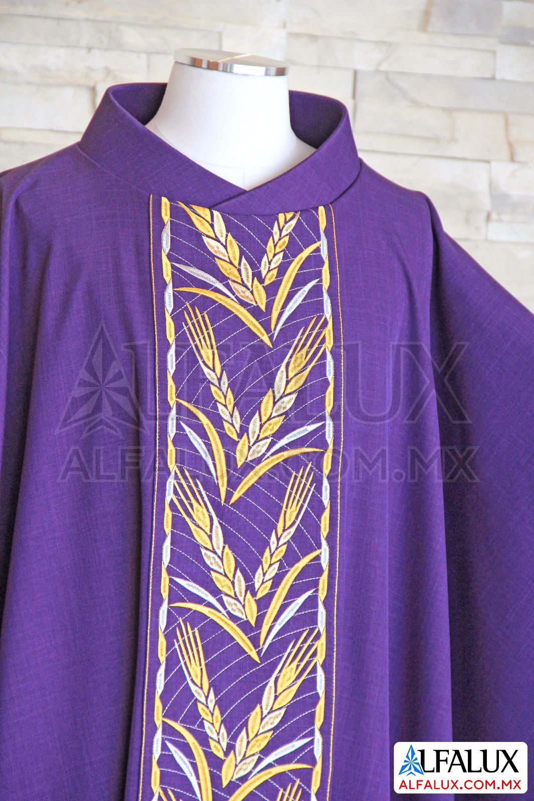 31 VITALIS Alfalux Casulla Central Morado  233 (4)